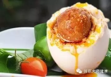 掌握此法,鹹鴨蛋都流油、帶沙!自己醃、選購都管用~這樣醃既不臭又不壞,方法簡單,不信你試試!