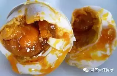 掌握此法,鹹鴨蛋都流油、帶沙!自己醃、選購都管用~這樣醃既不臭又不壞,方法簡單,不信你試試!