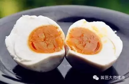 掌握此法,鹹鴨蛋都流油、帶沙!自己醃、選購都管用~這樣醃既不臭又不壞,方法簡單,不信你試試!