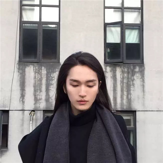 他就是「同時擁有男女特質的美男」爆紅後遭質疑整形,但學生畢業照一拿出來酸民都閉嘴了