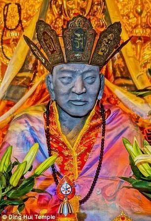 將寺廟內的千年佛像送去檢驗,沒想到掃描到「頭部」時有著驚人發現