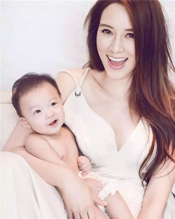 36歲千億媳婦被寵成女神!只要老公愛、公公疼,就算被稱「豪門生子機器」,生多少小孩都不累!