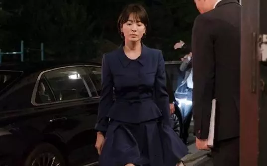 37歲宋慧喬換髮型了,直接把長發減掉,一款波波短髮,直接顯小20歲,阿姨瞬間變少女~