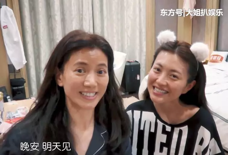 同是素顏,41歲章子怡和47歲袁詠儀差別忒大!網友:像差了個輩分