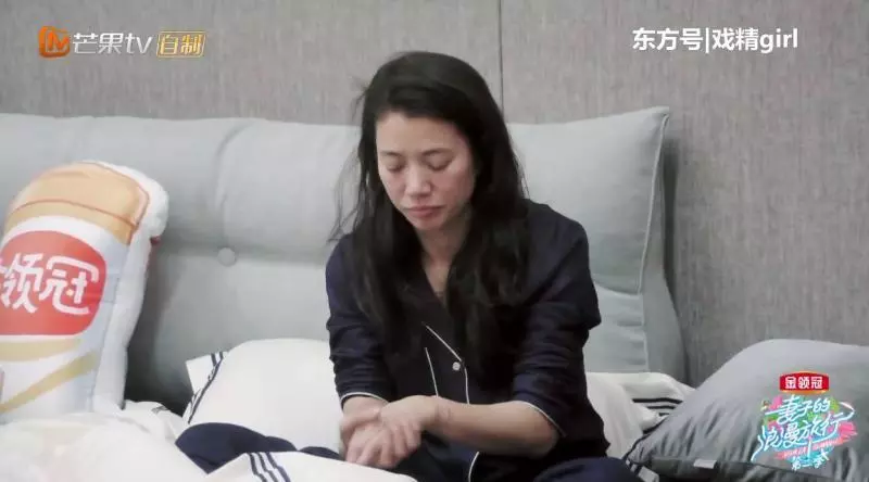 同是素顏,41歲章子怡和47歲袁詠儀差別忒大!網友:像差了個輩分