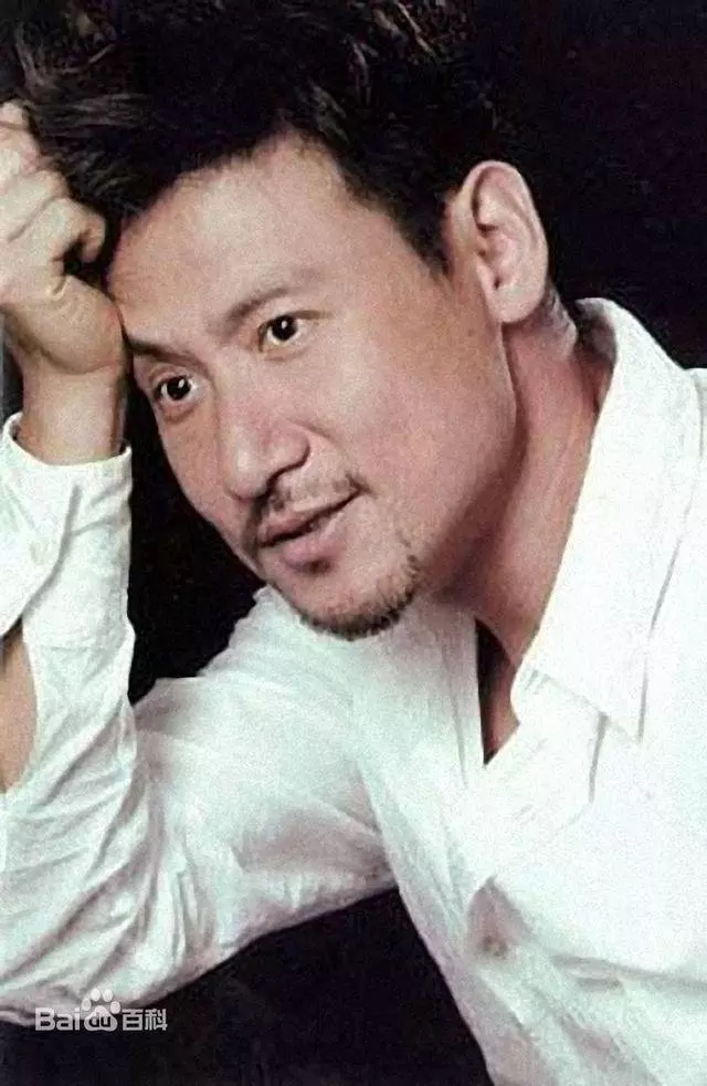 53歲羅美薇美得高貴,強大背景曝光,網友:張學友顯然是高攀了?