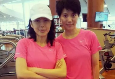 53歲羅美薇美得高貴,強大背景曝光,網友:張學友顯然是高攀了?