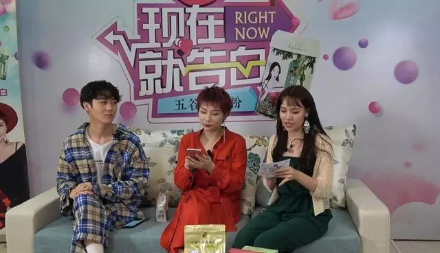 53歲羅美薇美得高貴,強大背景曝光,網友:張學友顯然是高攀了?