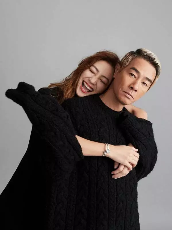 陳小春應采兒結婚9周年重拍婚紗照,這塗鴉式婚紗照有點有趣