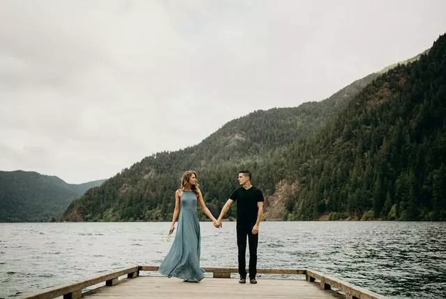 男友,我們分手吧,就沖你媽剛鬧的那一出,我是真不敢和你結婚