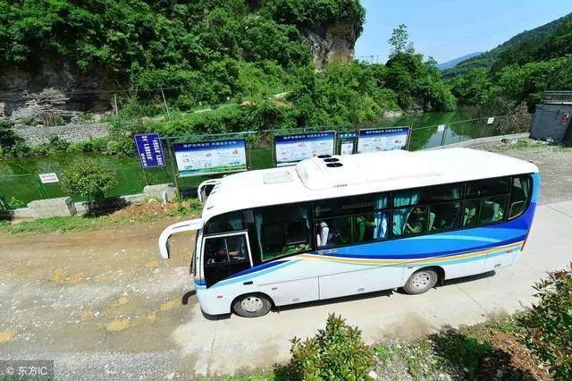 女兒每月給母親三百,給乞丐三千,母親來鬧事,女兒說:這很公平
