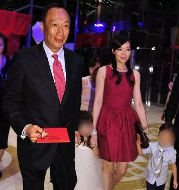 68歲郭台銘再當爹?妻子已懷豬寶寶,孩子之間最大差43歲!