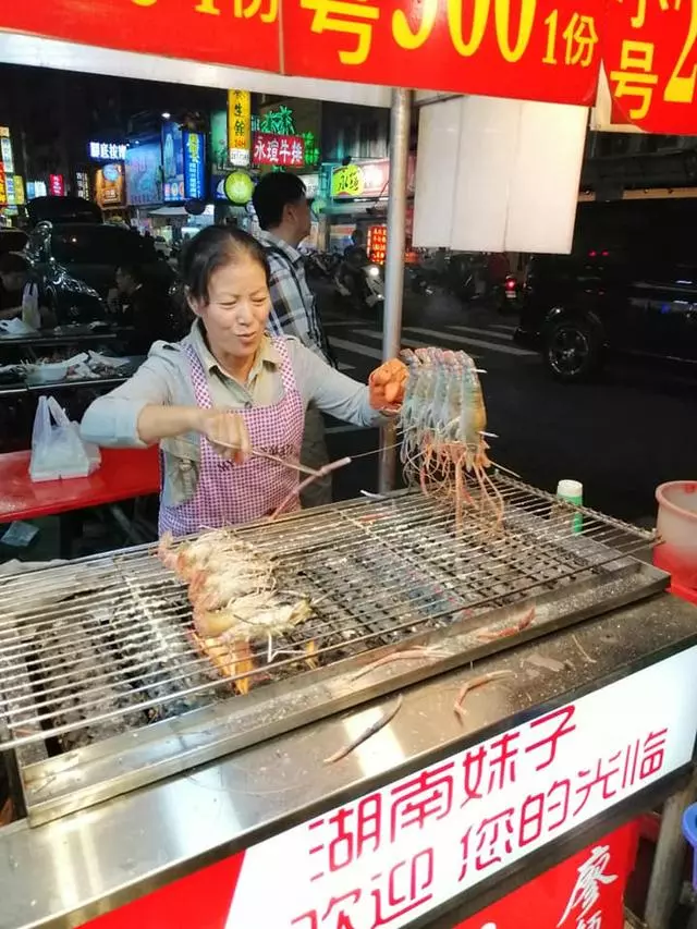 越南湄公河泛濫的大羅氏蝦,又被中國釣友給狠狠的收拾了一次!