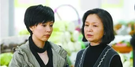 我生了兩個兒子,婆婆兩套房都給小叔子,婆婆哭著找上門,我笑了