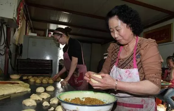 鄉下婆婆來住我家,清晨起床看到杯子裡的東西,我趕緊送她回老家
