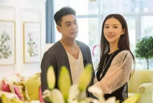 上門拜見公婆,無意中翻開相冊,小侄女童言無忌說一話,我分手了