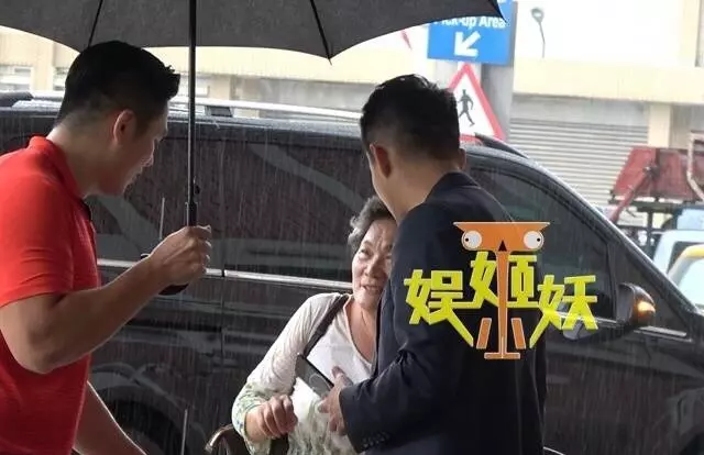 汪小菲機場遭老婦人問路,他的一個「貼心舉動」讓網友讚爆:大S嫁對人了!