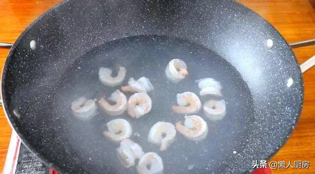 教你做五色蝦仁,蝦肉鮮香嫩滑,清新爽口,好吃到停不下來