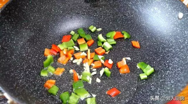 教你做五色蝦仁,蝦肉鮮香嫩滑,清新爽口,好吃到停不下來