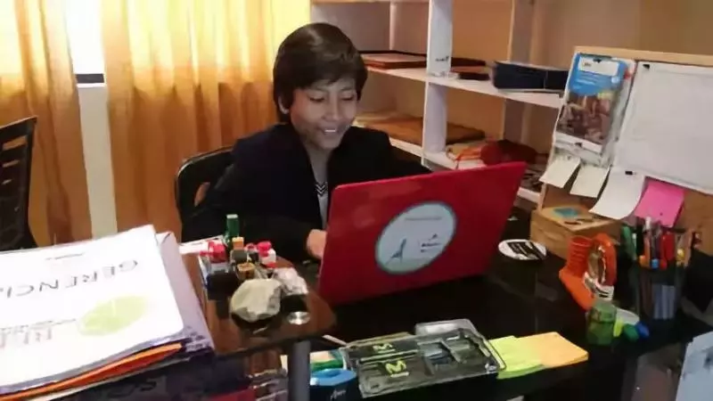 被老師罵瘋子,7歲男孩開「垃圾」銀行,自己當銀行行長,竟有2000人爭相存錢!