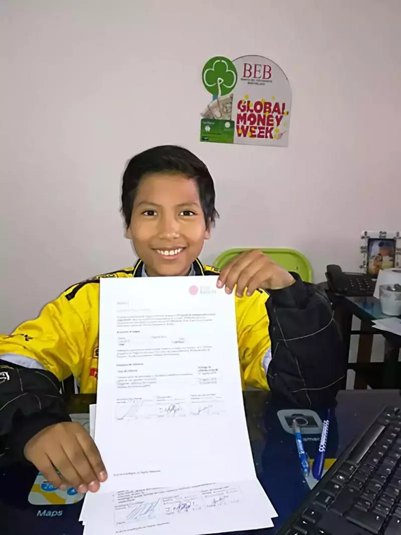 被老師罵瘋子,7歲男孩開「垃圾」銀行,自己當銀行行長,竟有2000人爭相存錢!