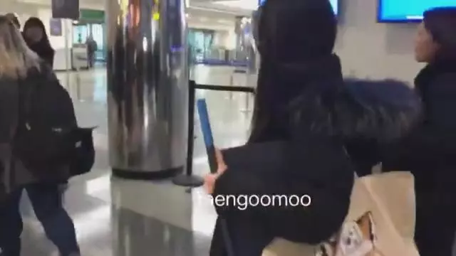 韓女團隊長總是拿著藍色的棒子?原因就是這麼單純和明顯!