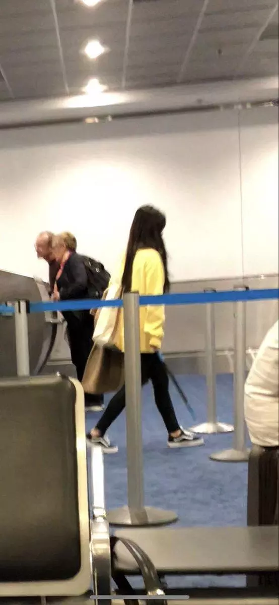 韓女團隊長總是拿著藍色的棒子?原因就是這麼單純和明顯!