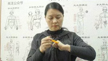 手上一奇穴,讓你肝血充足眼睛亮,頸、肩、腰病一起收!
