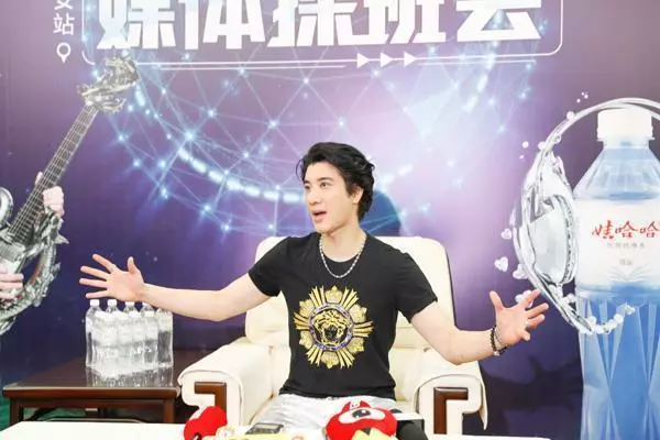 王力宏年收破4億「9成都拿來做公益」 與妻養22個孩子私下超節儉