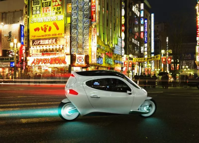 休旅車也撞不倒它 「不倒翁電動機車」強大到足以KO汽車