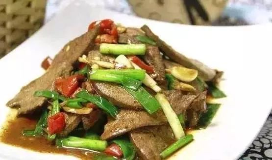 百吃不膩的幾道家常小炒菜,一盤接著一盤上,總也吃不夠