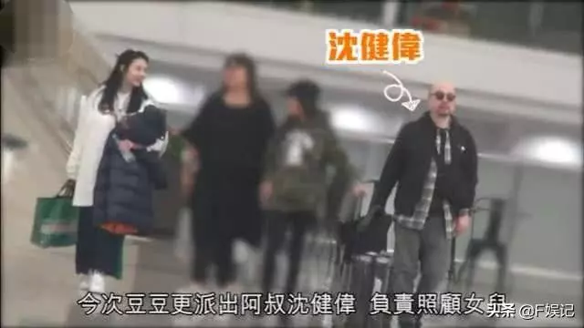 沈月出發英國走秀前的畫面曝光,邱淑貞在機場捨不得女兒離開~~~