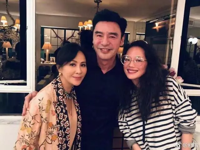 舒淇曬與劉嘉玲合影夸其年輕,劉嘉玲搞怪回應:一直在吃防腐劑!