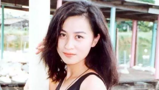 舒淇曬與劉嘉玲合影夸其年輕,劉嘉玲搞怪回應:一直在吃防腐劑!