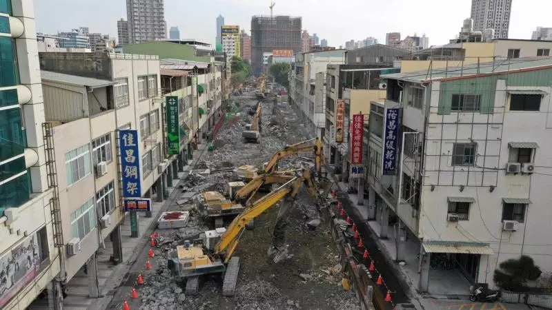 高市府4天火速剷平自立陸橋 316續拆大順陸橋