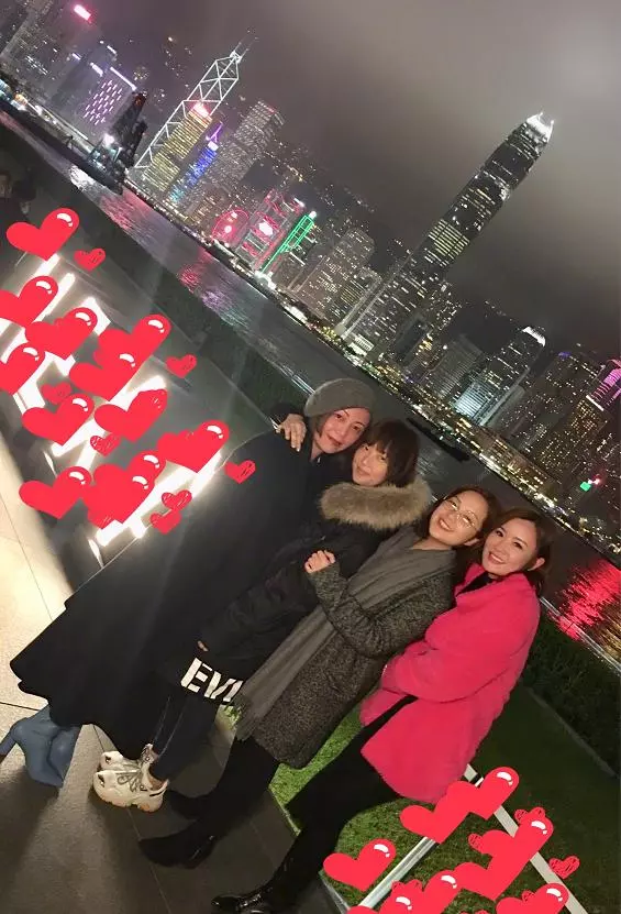 53歲鄧萃雯近照曝光!昔日女神優雅老去,至今單身卻活得魅力無限