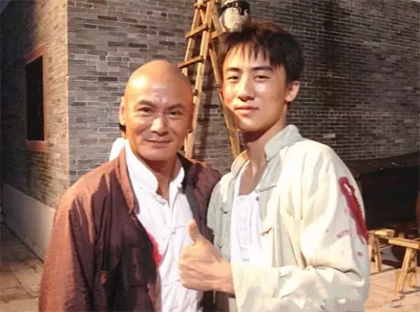 功夫巨星癱瘓在床「沒人照顧」,二婚妻子獨吞「所有財產」!劉德華:不會放過她!