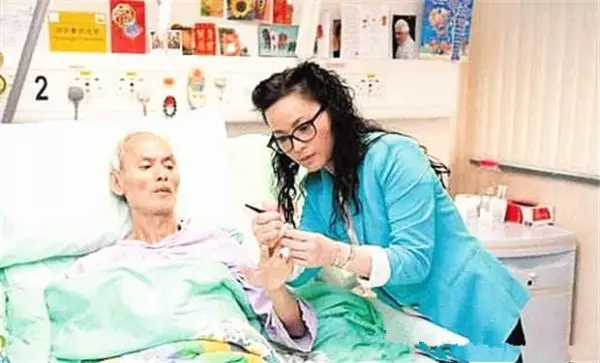功夫巨星癱瘓在床「沒人照顧」,二婚妻子獨吞「所有財產」!劉德華:不會放過她!