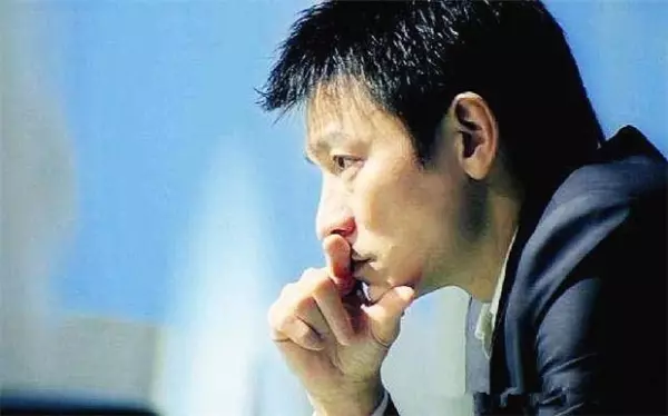 功夫巨星癱瘓在床「沒人照顧」,二婚妻子獨吞「所有財產」!劉德華:不會放過她!