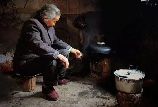 帶女朋友去奶奶家,奶奶十分滿意給了1000,回城後我轉3000提分手
