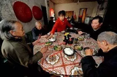 帶女朋友去奶奶家,奶奶十分滿意給了1000,回城後我轉3000提分手