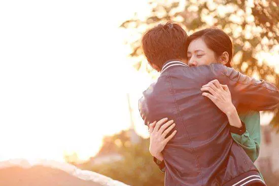 帶女朋友去奶奶家,奶奶十分滿意給了1000,回城後我轉3000提分手