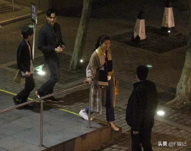 錄節目秀恩愛,私下逛街零交流,袁詠儀張智霖鏡頭前後兩幅面孔?