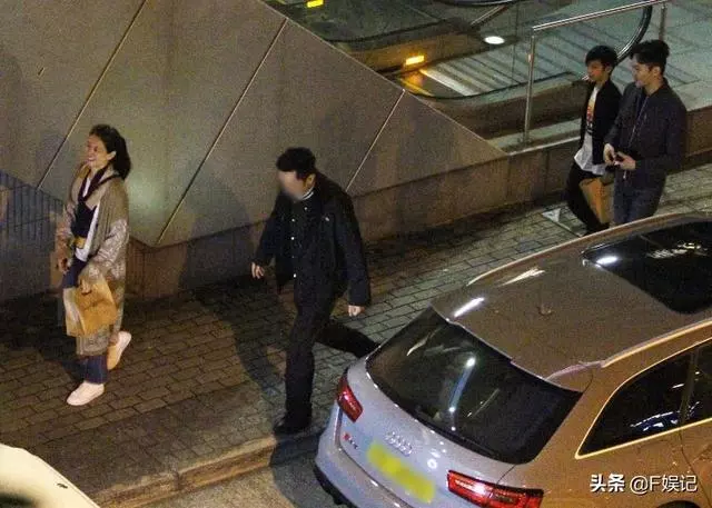 錄節目秀恩愛,私下逛街零交流,袁詠儀張智霖鏡頭前後兩幅面孔?