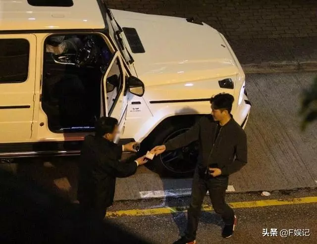 錄節目秀恩愛,私下逛街零交流,袁詠儀張智霖鏡頭前後兩幅面孔?