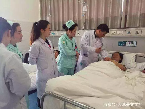 繼母來照顧我坐月子,半夜孩子哭鬧不止,打開燈看到繼母暈倒在地