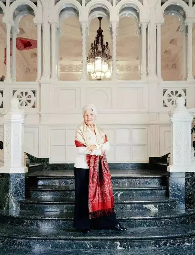 96歲的她,用4萬多塊玻璃碎片吸引全球!