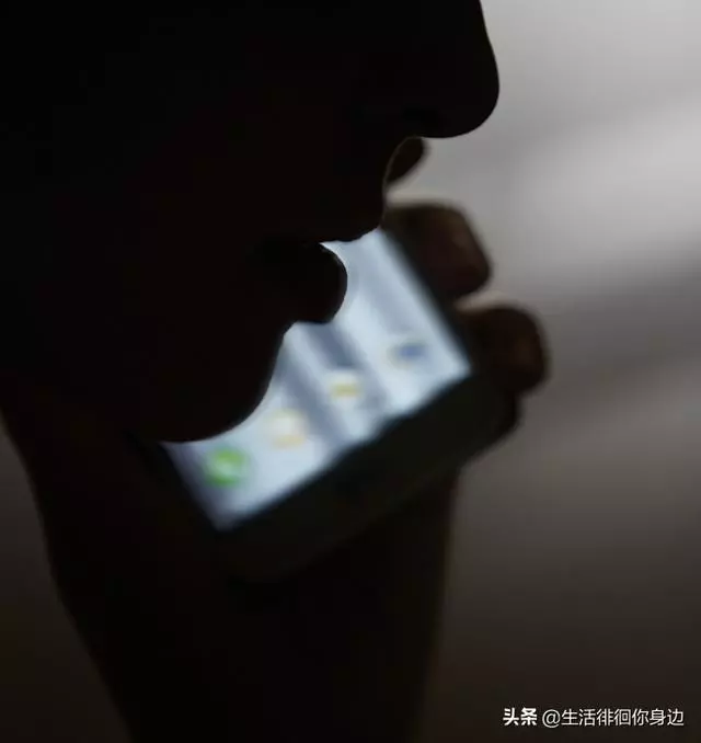 小姑子懷孕,打電話給婆婆報喜忘掛斷,聽見嬉笑聲,婆婆如遭雷擊