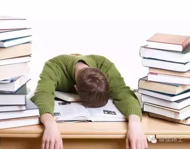身體僵硬有啥解藥?身體僵硬的6大危害(附瑜伽拉伸)