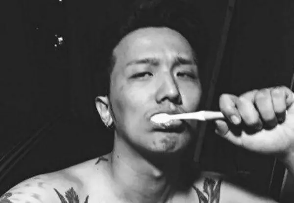 又一位YG出身的音樂人因為吸毒被判入獄,他此前寫過2NE1主打曲